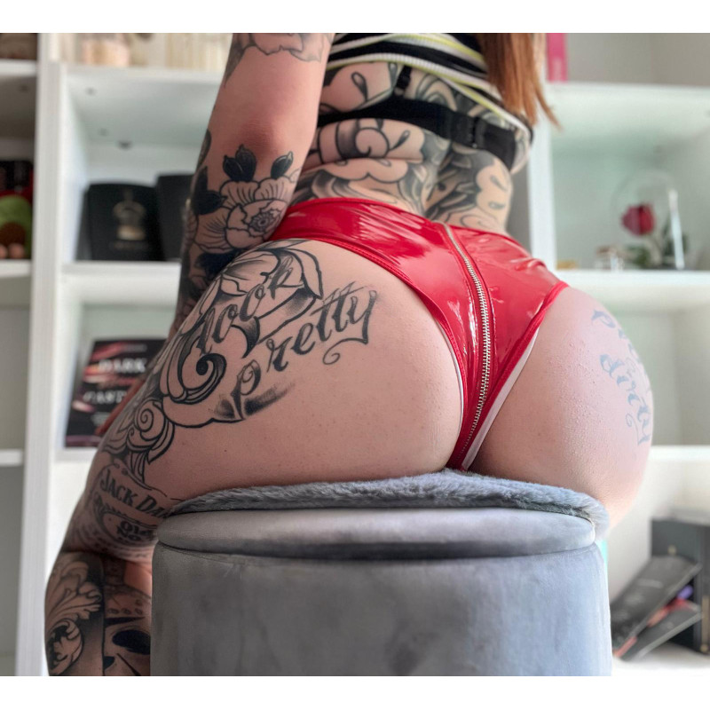 Luna Noir rote Lack-Hotpants