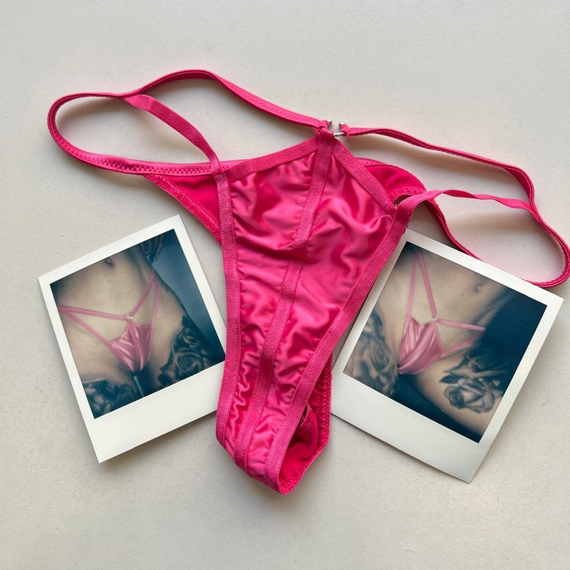 Ria Red pinker String mit Polaroid