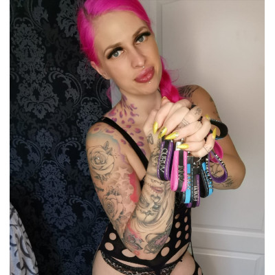 Curvy Anni Schlüsselanhänger in versch. Farben