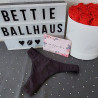 Bettie Ballhaus schwarzer String